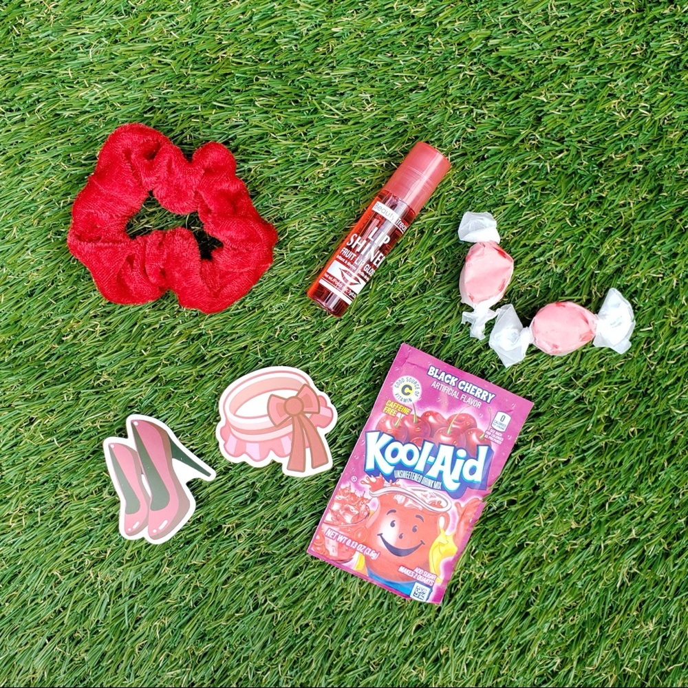 LIPGLOSS & SCRUNCHIE BUNDLE - Picture 6 of 8